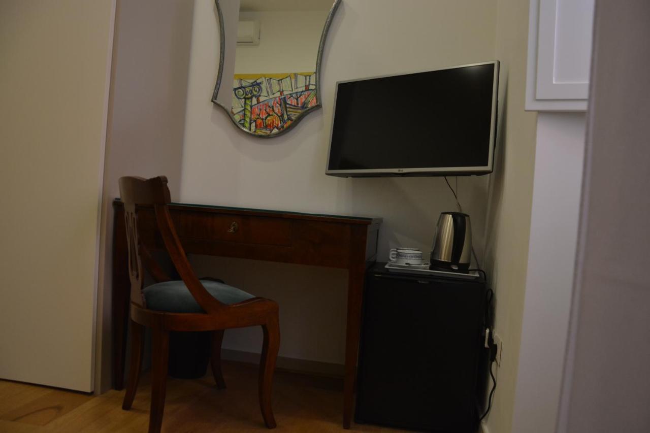 Dimora Megaride Bed & Breakfast Naples Exterior photo